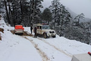 एक महिना अगाडिदेखि परेको हिउँ पन्छाएर सडक सञ्चालन एक महिना अगाडिदेखि परेको हिउँ पन्छाएर सडक सञ्चालन