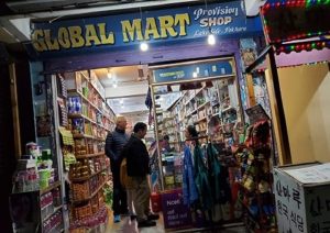 ग्राहक बनेर मन्त्रीले नुन किन्न खोज्दा ..