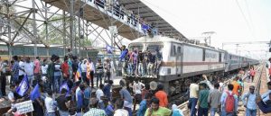 भारतमा रेल खुल्यो नेपालमा खतरा भारतमा रेल खुल्यो नेपालमा खतरा