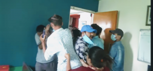 सञ्चार गृहमै प्रवेश गरेर पत्रकारमाथि आक्रमण: पत्रकार महासंघद्वारा कारबाहीको माग