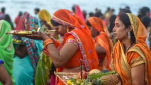 जनकपुरमा छठको रौनक यस्तो, आज अस्ताउँदो सुर्यलाइ अर्घ दिइने जनकपुरमा छठको रौनक यस्तो, आज अस्ताउँदो सुर्यलाइ अर्घ दिइने