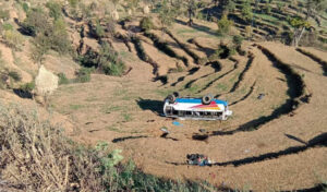 अछाममा बस दुर्घटना हुदाँ १ को निधन, १७ घाइते अछाममा बस दुर्घटना हुदाँ १ को निधन, १७ घाइते