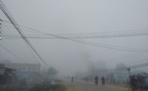 मध्य तथा पश्चिम तराईमा बाक्लो हुस्सु र कुहिरो, जनजीवन प्रभावित मध्य तथा पश्चिम तराईमा बाक्लो हुस्सु र कुहिरो, जनजीवन प्रभावित