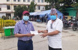 धनगढीका हमाल दाजुभाईद्वारा सेती प्रादेशिक अस्पताललाई ३ लाख रुपैयाँ सहयोग धनगढीका हमाल दाजुभाईद्वारा सेती प्रादेशिक अस्पताललाई ३ लाख रुपैयाँ सहयोग