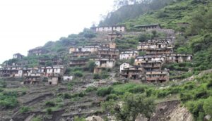 जथाभावी सडक खन्दा भासिए दुई गाउँ, गाउँबासीको बास जंगलमा जथाभावी सडक खन्दा भासिए दुई गाउँ, गाउँबासीको बास जंगलमा