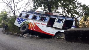 डडेल्धुरामा बस दुर्घटना, १० जना घाइते डडेल्धुरामा बस दुर्घटना, १० जना घाइते