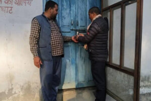 कर्मचारीद्वारा गाउँपालिकामा ताला कर्मचारीद्वारा गाउँपालिकामा ताला