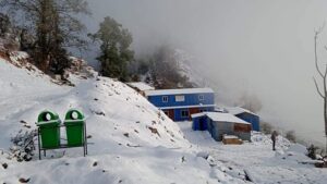 हिमपातले बन्द भीमदत्त राजमार्ग डोजरले हिउँ पन्छाएपछि खुल्यो हिमपातले बन्द भीमदत्त राजमार्ग डोजरले हिउँ पन्छाएपछि खुल्यो