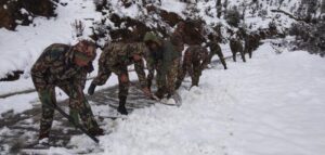 बैतडीमा हिमपात प्रभाव : स्थानीय प्रशासनद्वारा यात्रामा ननिस्कन आग्रह बैतडीमा हिमपात प्रभाव : स्थानीय प्रशासनद्वारा यात्रामा ननिस्कन आग्रह