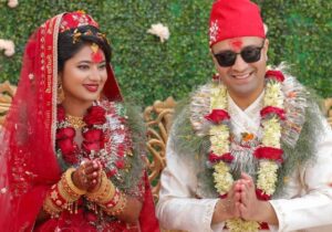 अभिनेत्री केकी अधिकारीले व्यवसायी तिवारीसँग कसिन लगनगाँठो अभिनेत्री केकी अधिकारीले व्यवसायी तिवारीसँग कसिन लगनगाँठो