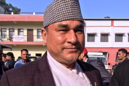 अल्पमतमा परेपछि सुदूरपश्चिमका मुख्यमन्त्रीले गरे सदस्यता अध्यावधिक