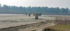 दोदा पुल निर्माणको आठ वर्षः तीन पिलर मात्रै ठडाएर ठेकेदारले लगे १२ करोड