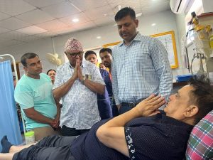 कलाकार हरिवंश आचार्य अस्पताल भर्ना