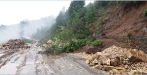 बझाङको जयपृथ्वी राजमार्ग पहिरोका कारण अवरुद्ध बझाङको जयपृथ्वी राजमार्ग पहिरोका कारण अवरुद्ध