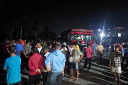 झापाको केर्खामा दर्जनौँ सेल अश्रुग्यास प्रहार, आठ सुरक्षाकर्मी घाइते