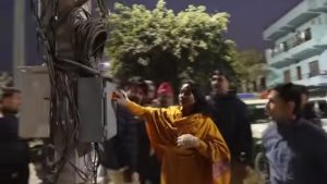 धनगढीका भित्री सडकमा पनि ‘रोप लाइट’ धनगढीका भित्री सडकमा पनि ‘रोप लाइट’