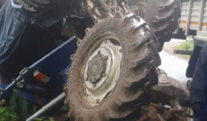 कैलालीमा जन्ती बोकेको ट्याक्टर दुर्घटना, ६ जना घाइते कैलालीमा जन्ती बोकेको ट्याक्टर दुर्घटना, ६ जना घाइते