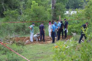 कैलालीमा अन्त्येष्टि गरेको चार दिनपछि खाल्डोबाट शव उत्खनन्, हत्या आरोपमा सहोदर भाइसहित दुई जना पक्राउ