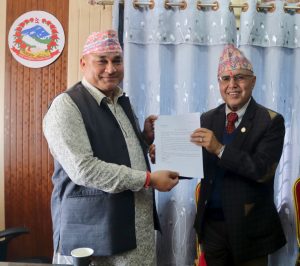 धान खरिद र मल अनुदानको कोटा बढाउन अर्थमन्त्री खनालसँग सुदूरपश्चिम सरकारको माग धान खरिद र मल अनुदानको कोटा बढाउन अर्थमन्त्री खनालसँग सुदूरपश्चिम सरकारको माग
