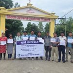 सञ्चारकर्मीहरुको कैलालीमा दोस्रो दिनको धर्ना,विभेदकारी निर्णय फिर्ता लिन सरकारसँग माग सञ्चारकर्मीहरुको कैलालीमा दोस्रो दिनको धर्ना,विभेदकारी निर्णय फिर्ता लिन सरकारसँग माग