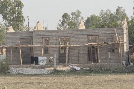 शुक्लाफाँटाका विपन्न बस्तिमा सुरक्षित पक्की घर बन्न थालेपछि..