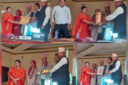 पुनर्वास नगरपालिकाले गर्यो अधिकृत गणेशराज जोशीको सम्मानसहित विदाइ