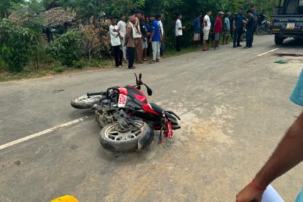 बेलौरीमा स्कूल बसको ठक्करबाट मोटरसाइकल चालक गम्भीर घाइते