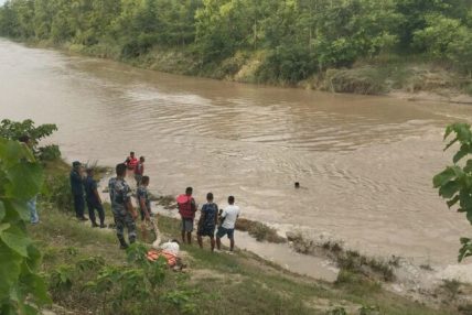 मोहनामा नदीमा बेपत्ता भए पुनर्वासका अजय