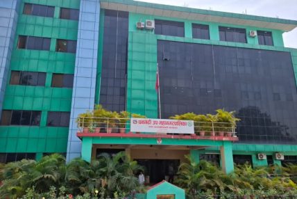 बाढीपीडितका लागि धनगढी उपमहानगरपालिकाद्वारा ४१ लाख ११ हजार १११ रुपैयाँ सहयोग
