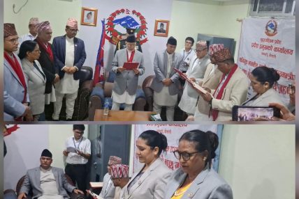 सुदूरपश्चिम सरकारका नवनियुक्त मन्त्रीहरूले लिए शपथ