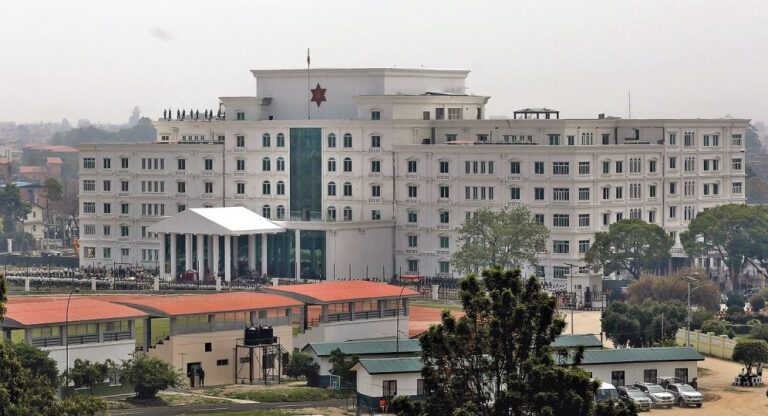 सेनाको नयाँ तलबमान : प्रधान सेनापतिदेखि सिपाहीसम्म महिनामा कसले कति पाउँछन् ? (सूचीसहित)