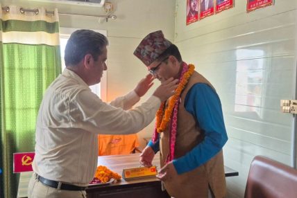 मुख्यमन्त्री भट्ट र एमाले सुदूरपश्चिम प्रदेश इन्चार्ज भण्डारी बीच भेटवार्ता