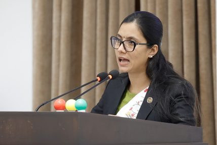 आमालाई ६ महिना र बुबालाई ४२ दिन तलबसहित प्रसूति बिदा प्रस्ताव