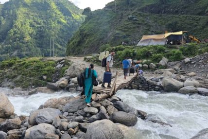 २५ वर्षमा पनि पूरा भएन मार्तडी–कोल्टी सडक, दुई सातादेखि फेरि अवरुद्ध